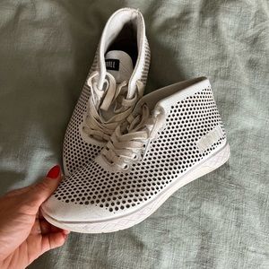 NoBull mid rise trainer size 9